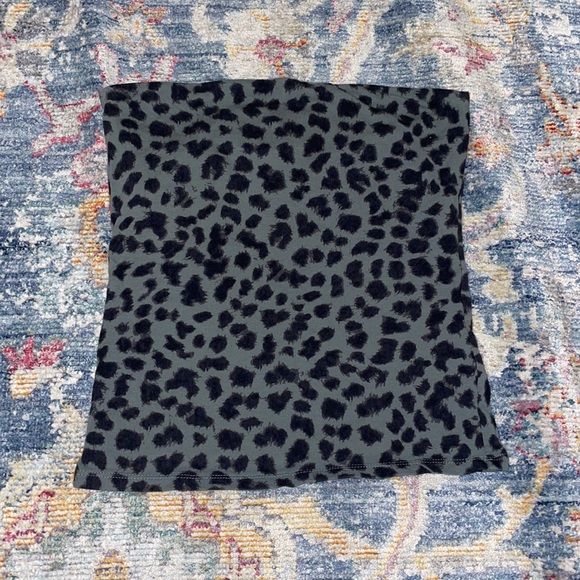 Green grayish strapless leopard top - Picture 3 of 6